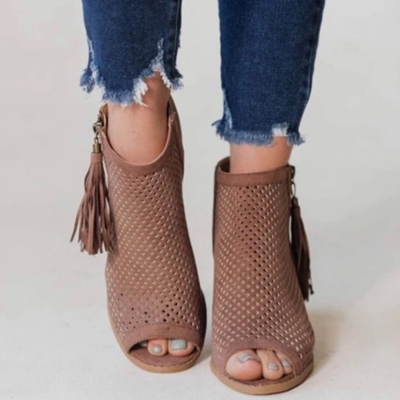 Perforated Tassel Booties - Picture 4 of 11